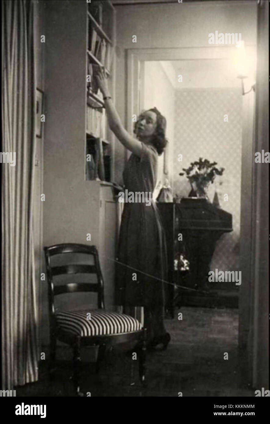 Jeanne Demessieux era una rinomata organista e compositrice francese. Questo riferimento mette in evidenza i suoi contributi musicali, in particolare le sue opere per l'organo, che sono diventate elementi fondamentali nel repertorio classico per organo. Foto Stock