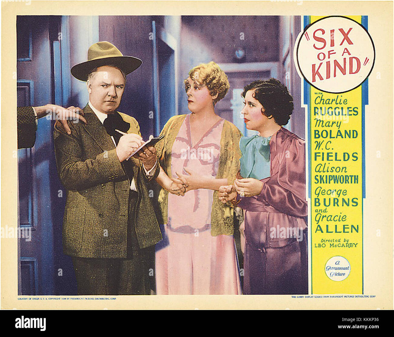 "Six of a Kind" è un film americano del 1934 e questa lobby card presenta un'immagine promozionale del film. Il film è noto per la sua commedia, il cast e la storia. Foto Stock