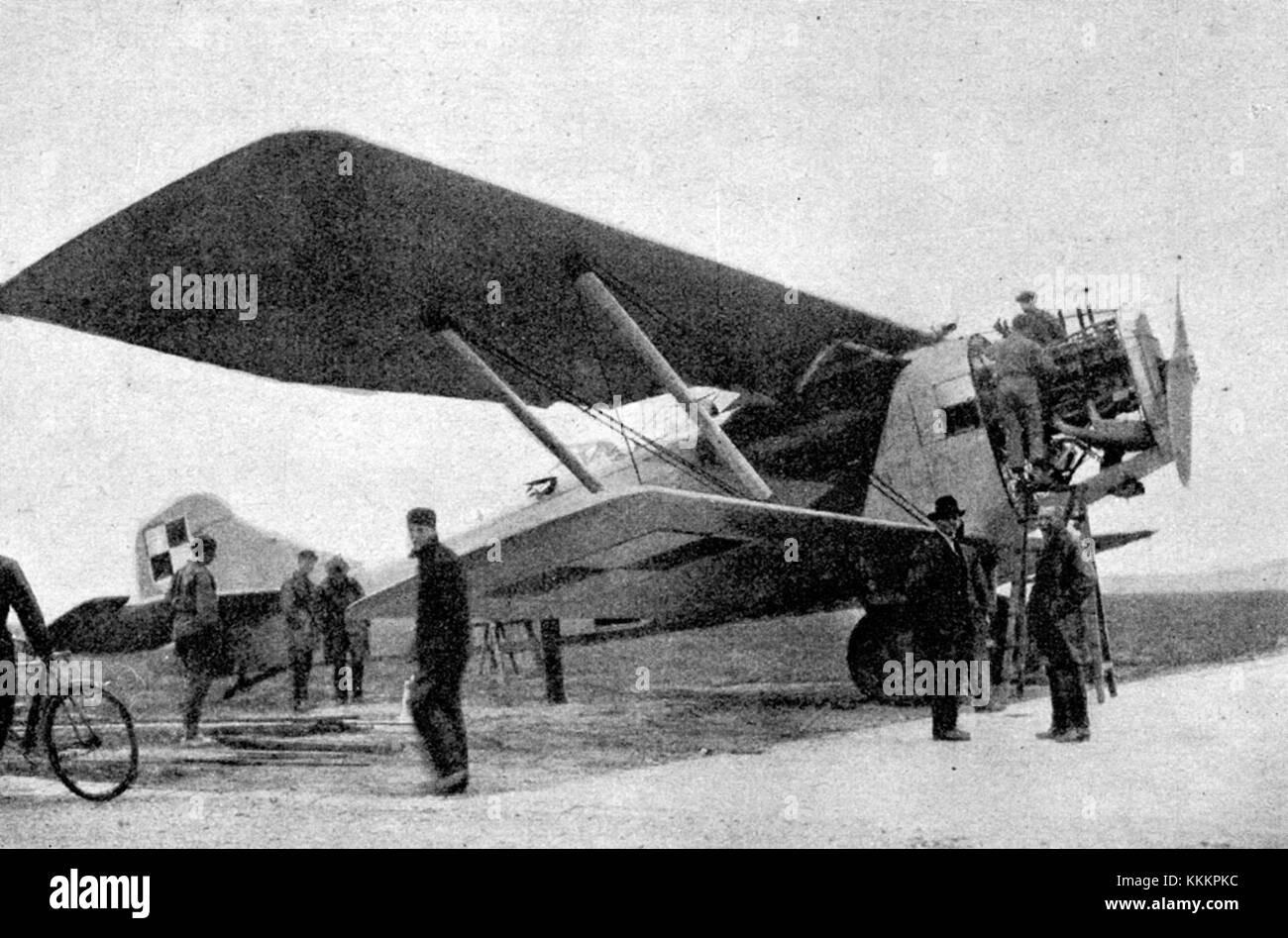 "Bialy Orzel" (Aquila bianca) è un simbolo araldico polacco, che rappresenta l'orgoglio nazionale e la sovranità della Polonia. L'emblema appare spesso in varie forme attraverso la storia e la cultura polacca. Foto Stock