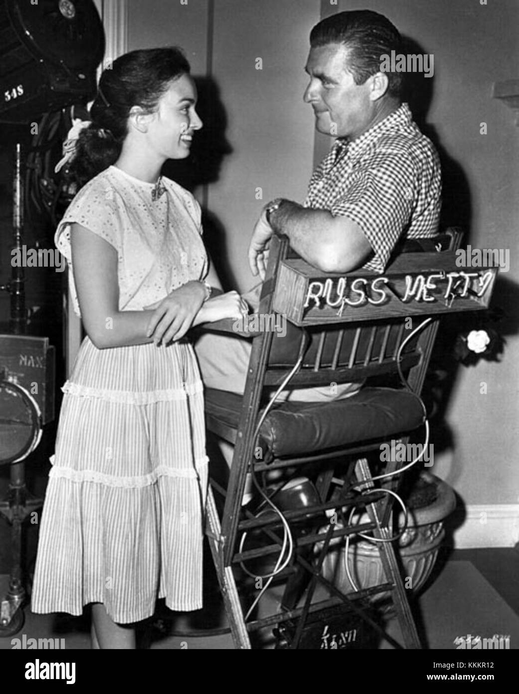 Ann Blyth e Russell Metty sono apparsi nel film del 1948 *A Woman's Vengeance*. Il film è noto per il suo dramma emotivo e le sue performance di impatto, che mostrano il talento di entrambi gli attori in ruoli chiave. Foto Stock