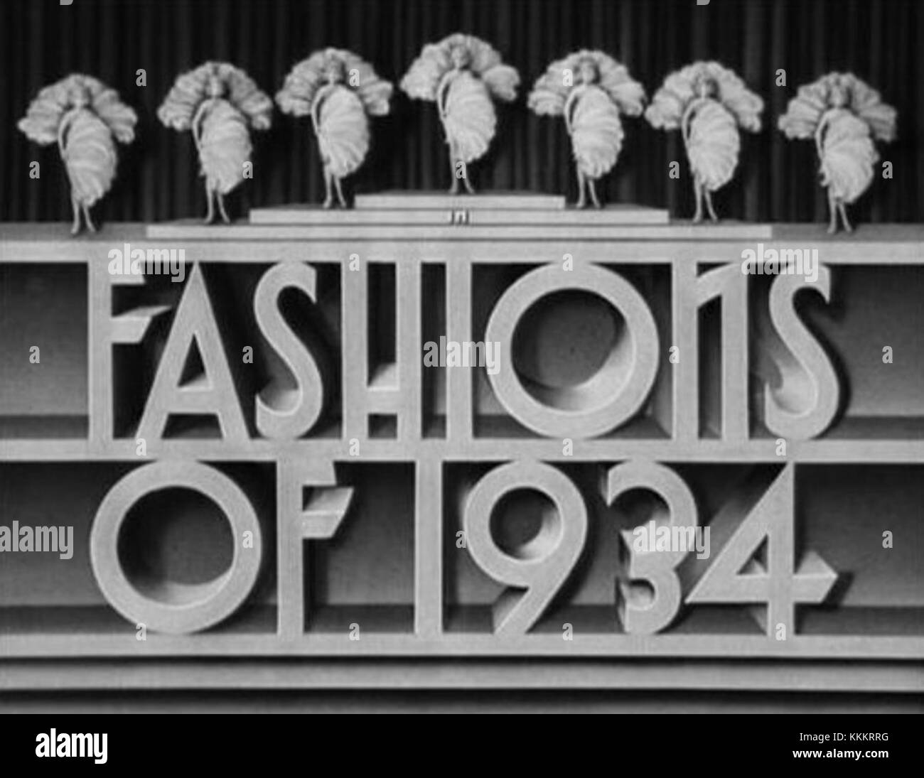 MainTitleFashions1934Trailer si riferisce probabilmente a un trailer cinematografico vintage che mostra le tendenze della moda del 1934, riflettendo le influenze culturali e stilistiche del tempo. Foto Stock