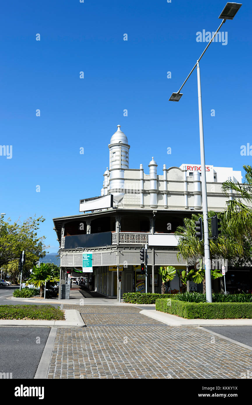 L'Hotel Central è un patrimonio-elencati edificio costruito nel 1909, angolo di Spence e Lago di strade, Cairns, estremo Nord Queensland, Australia Foto Stock