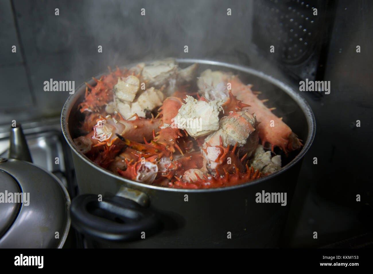 Il re del sud crab gambe una cottura in pentola Foto Stock