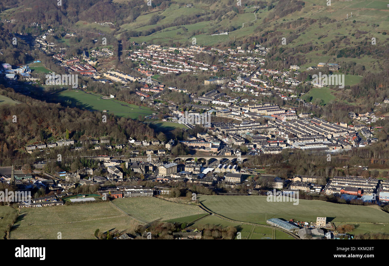 Vista aerea di Todmorden nella valle di Calder, West Yorkshire, Regno Unito Foto Stock