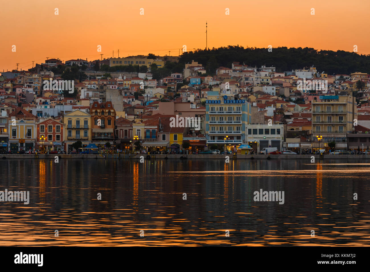 Panoramica della città di mytilene in lesvos Island, Grecia nel pomeriggio. mitilene è la capitale e porto dell'isola di Lesbo. Foto Stock