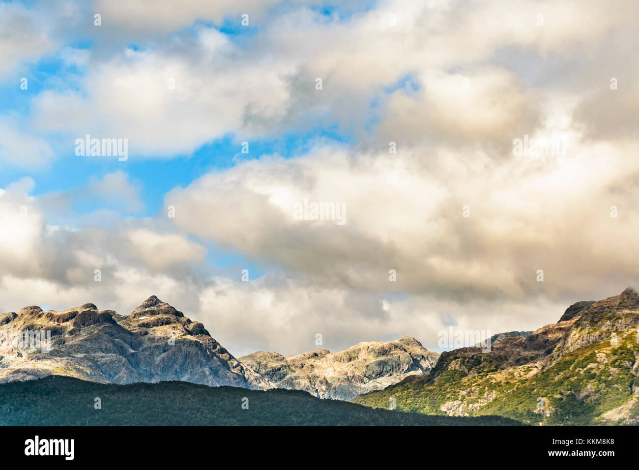 Montagne delle Ande scena di paesaggio in Patagonia cilena territorio Foto Stock