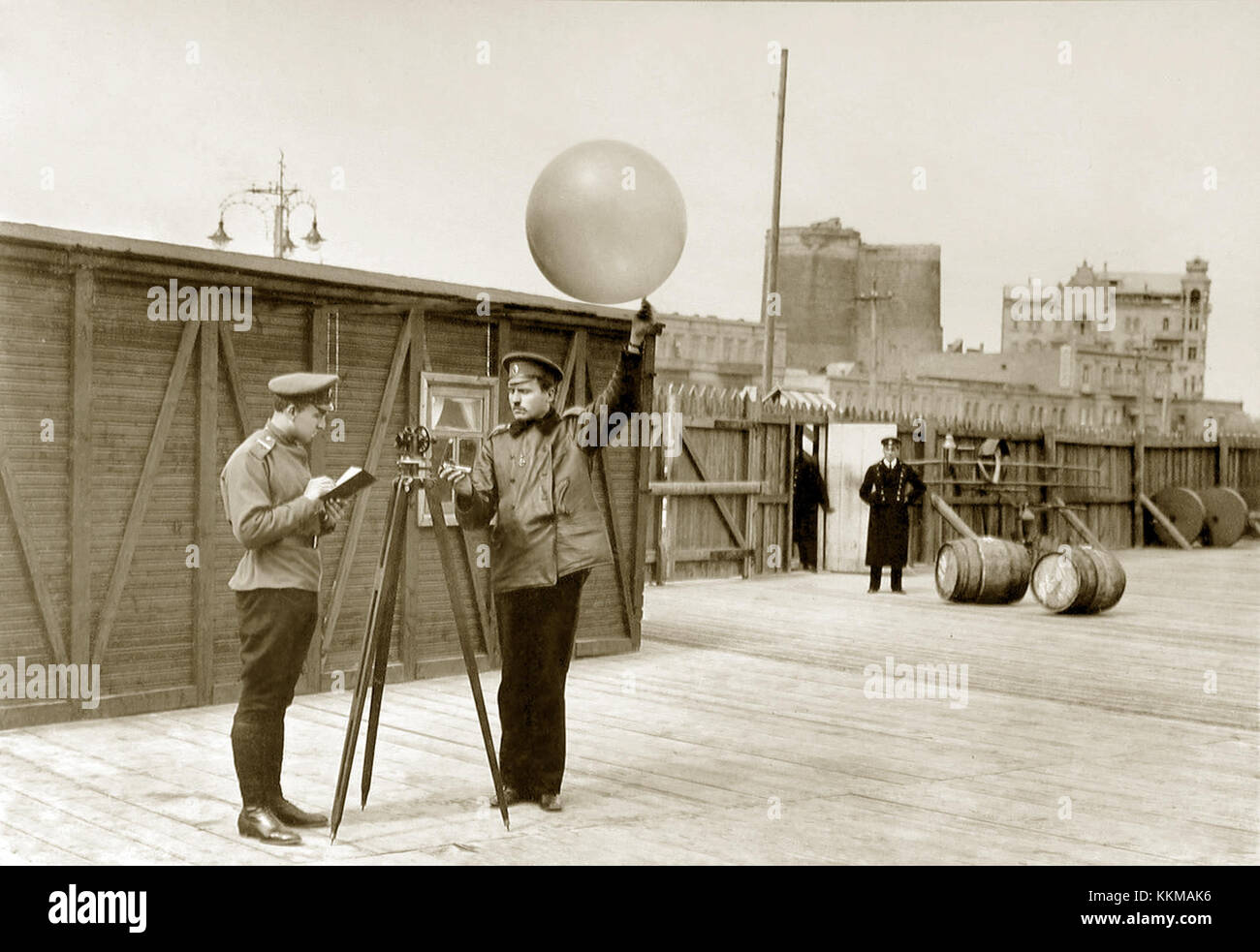 L'Aviation Officer's School First Season 131 rappresenta una pietra miliare nello sviluppo dell'aviazione militare. La scuola è responsabile della formazione di ufficiali militari in aviazione, preparandoli a ruoli nelle operazioni di difesa. Foto Stock