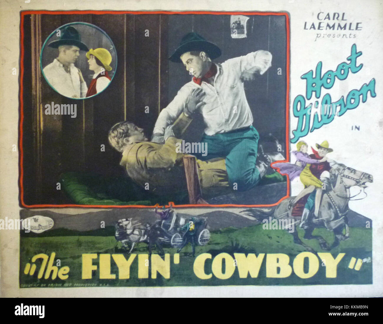 Questa lobby card presenta un'immagine promozionale del film "Flyin" Cowboy. Il film è un classico esempio del genere occidentale, che mette in mostra i temi dei cowboy, dell'azione e dell'avventura. Foto Stock