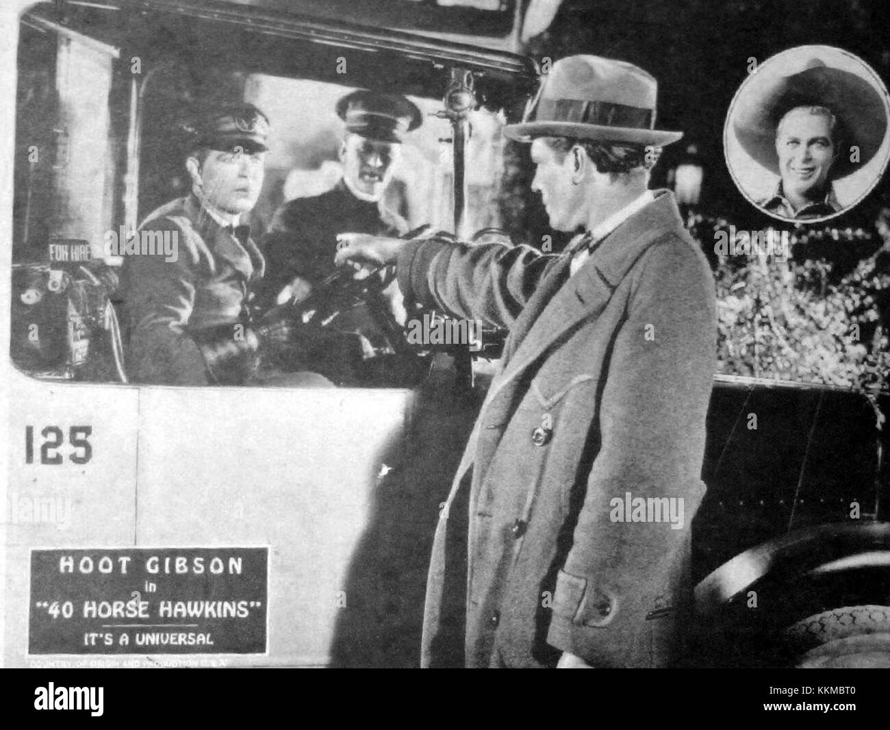 Questa lobby card del film '40 Horse Hawkins' presenta una scena del West degli anni '1940, che mostra gli elementi chiave del film, come il personaggio di Hawkins e l'ambientazione della frontiera americana. Foto Stock