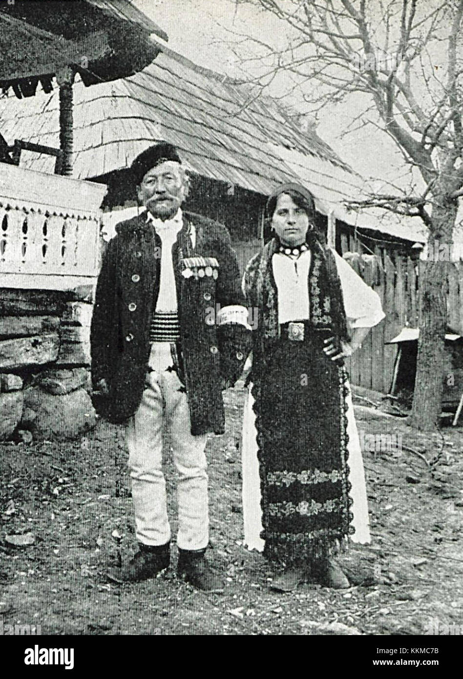 "Armata 9 Germana" si riferisce probabilmente a un riferimento storico o a un'unità dell'esercito tedesco, con un album che documenta un momento storico o un contesto militare, forse collegato a un luogo come Pasul Surduc in Romania. L'album cattura immagini o eventi importanti relativi alla storia militare. Foto Stock