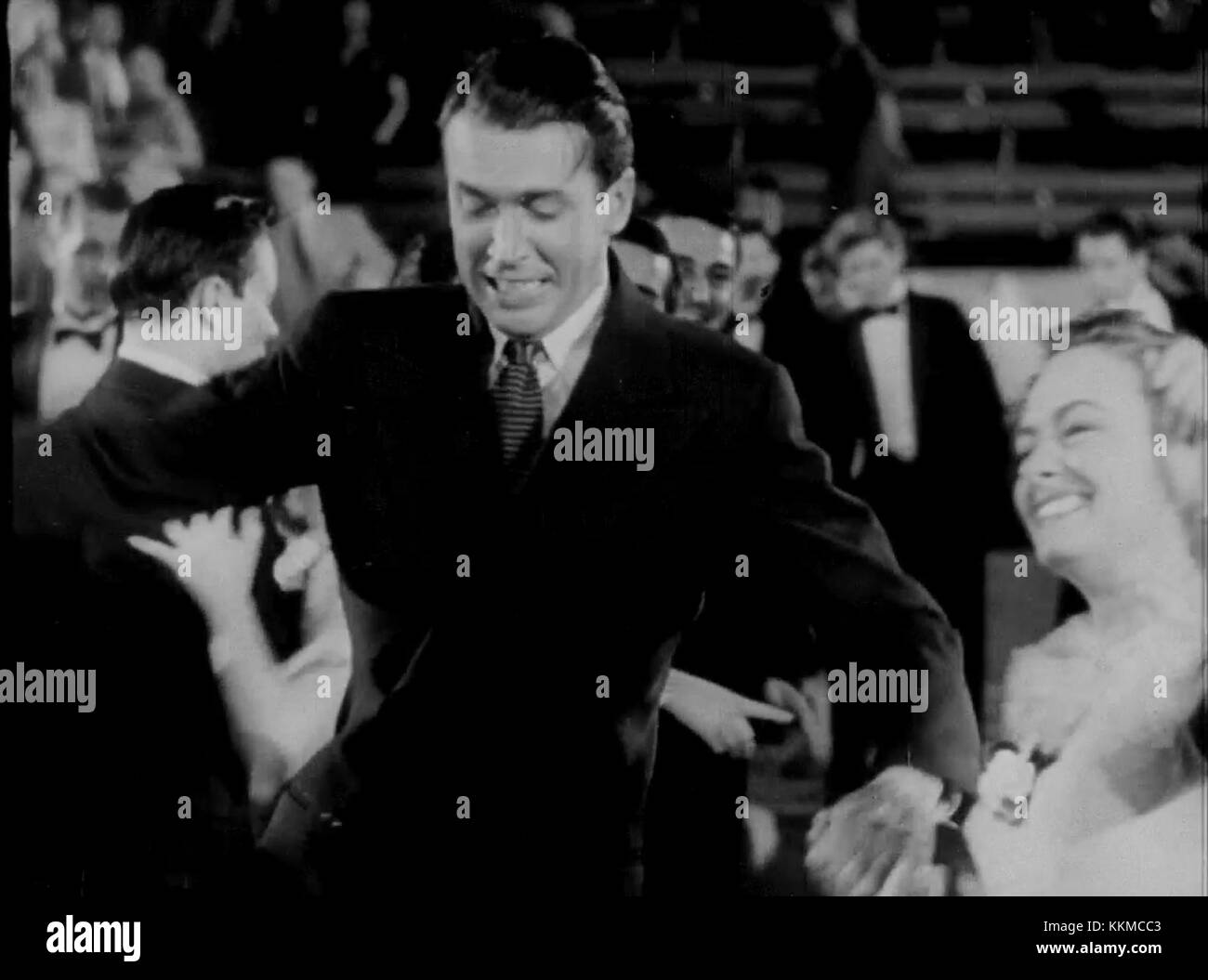 "Wonderful Life" è un film che mostra il viaggio emotivo di un personaggio che affronta le sfide della vita. Il trailer mette in evidenza i temi dell'amore, della resilienza e della speranza, ritraendo gli alti e bassi della crescita personale. Foto Stock