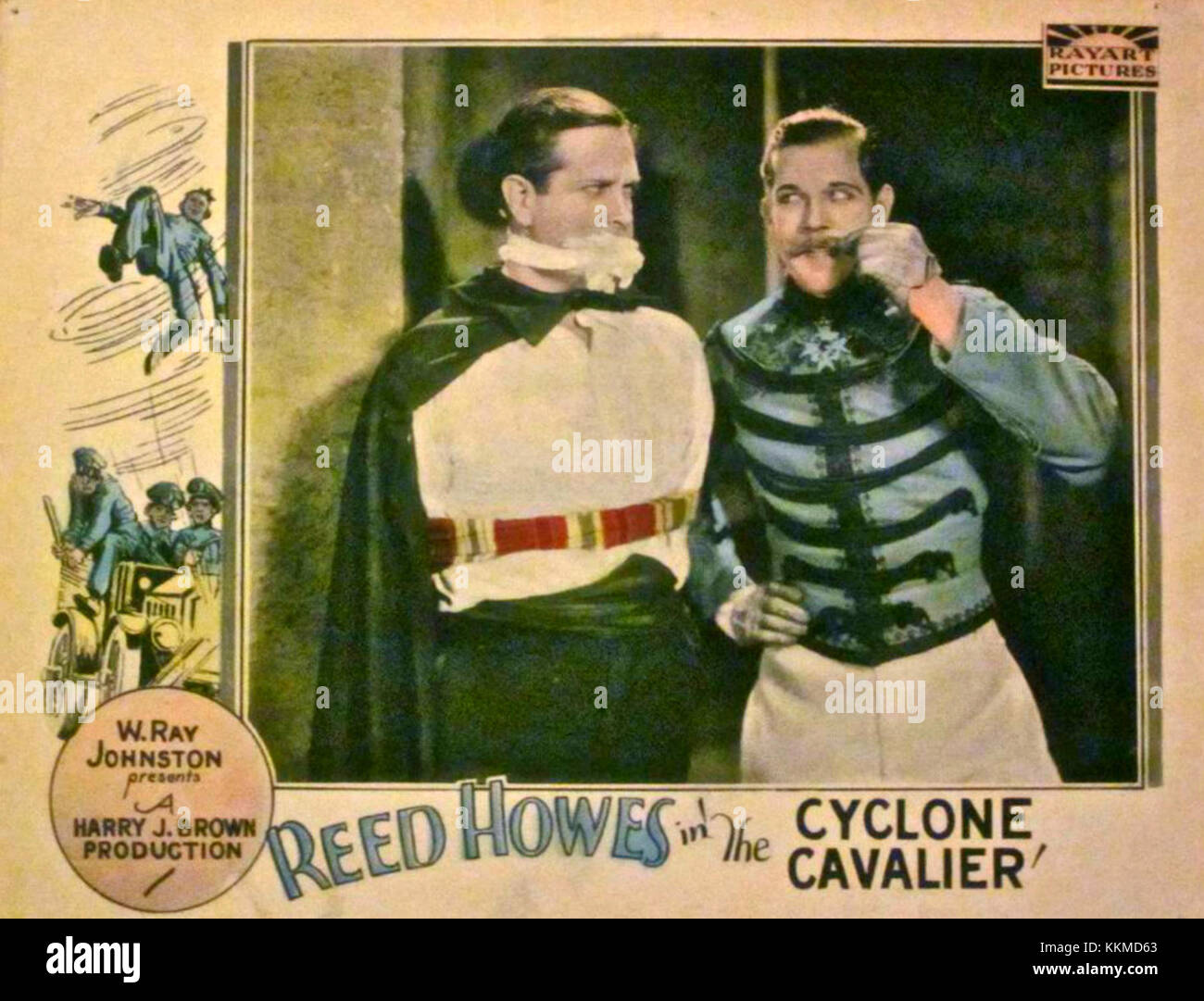 Questa lobby card presenta il film del 1957 "Cyclone Cavalier", un film western con attori popolari dell'epoca. L'immagine è un pezzo promozionale del film, che probabilmente mostra una scena o un personaggio chiave nella storia. Foto Stock