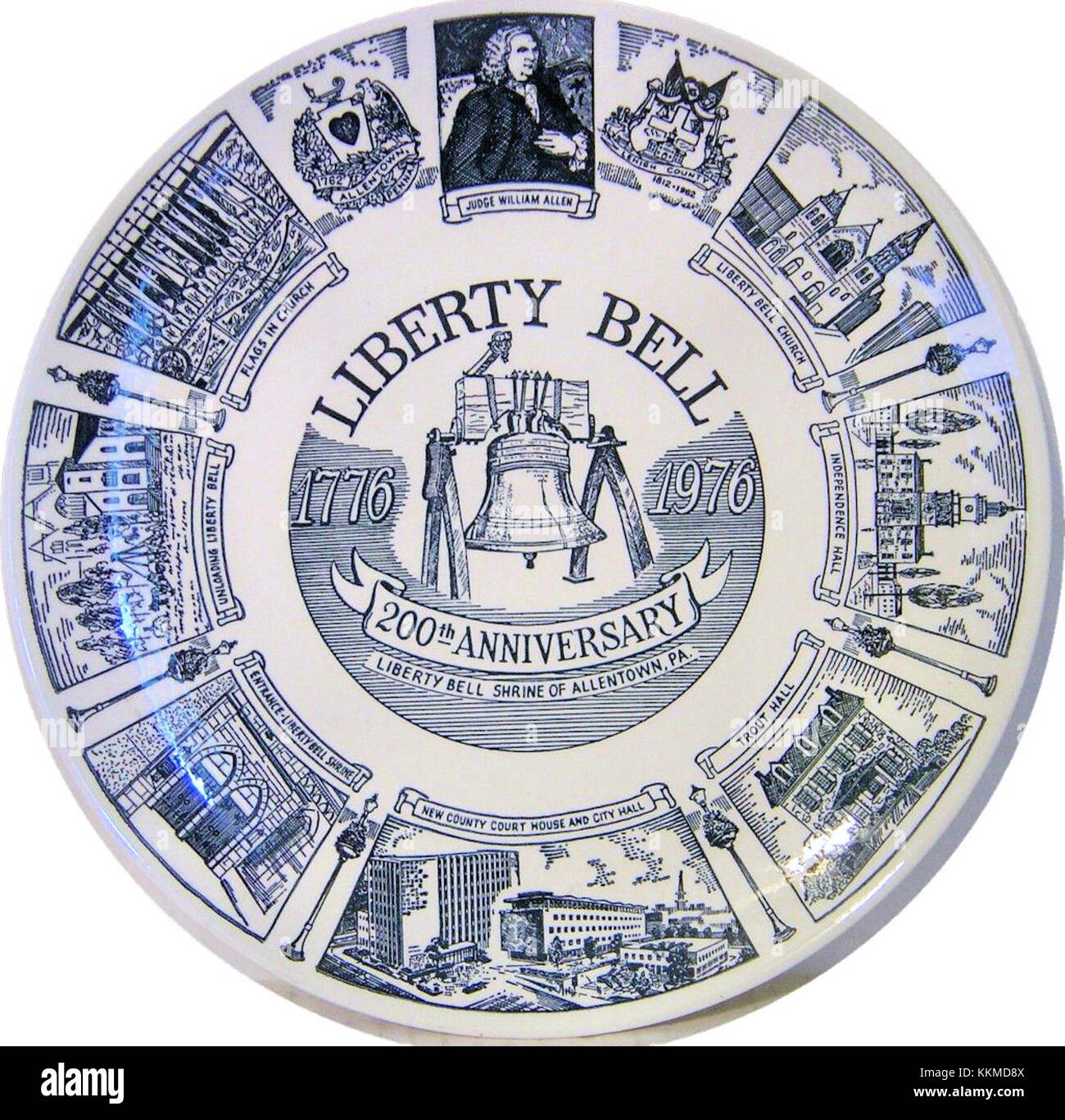 La placca per il bicentenario del Liberty Bell Shrine del 1976 commemora la celebrazione del bicentenario degli Stati Uniti. Presenta un'immagine della Campana della libertà, simbolo dell'indipendenza americana, ed è stata emessa per onorare il 200° anniversario della fondazione del nationâ ad Allentown, Pennsylvania. Foto Stock