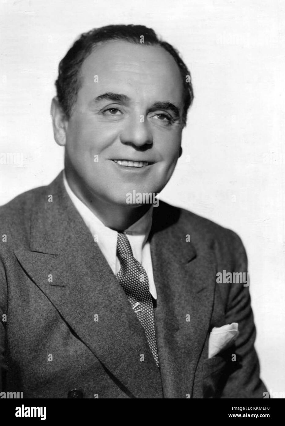 Leo Carrillo, un attore di spicco noto per i suoi ruoli nei primi anni di Hollywood, è presente in questa fotografia del 1934. Carrillo fu anche una figura chiave nella promozione della cultura latina negli Stati Uniti durante il XX secolo. Foto Stock