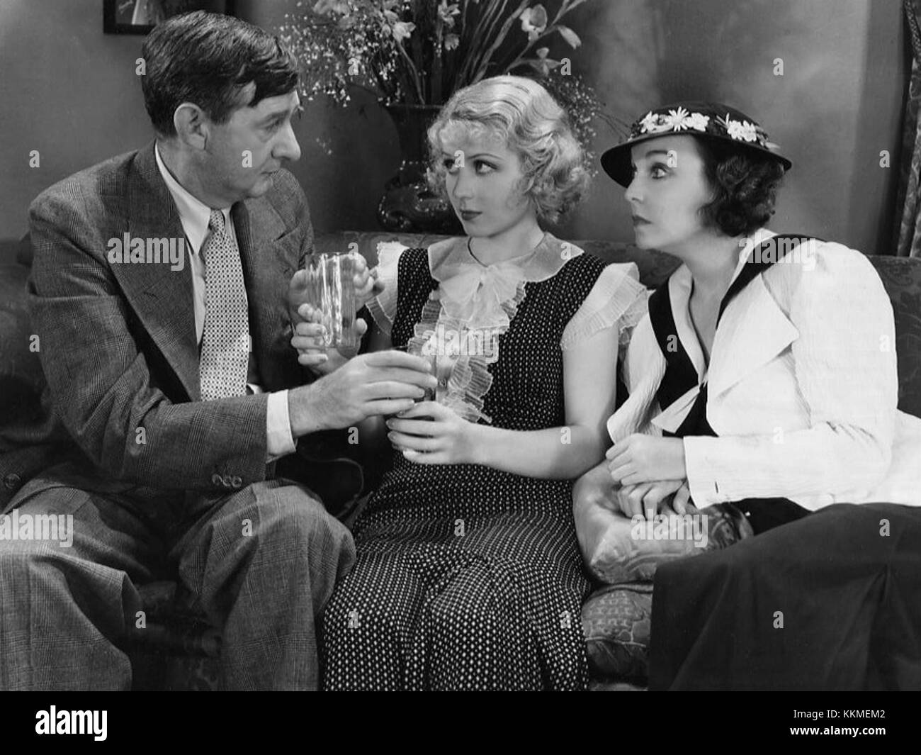 Questa immagine promozionale tratta dal film del 1933 *Love Honor and Oh Baby* presenta gli attori Slim Summerville, Adrienne Dore e Zasu Pitts, evidenziando gli elementi comici del film. Foto Stock