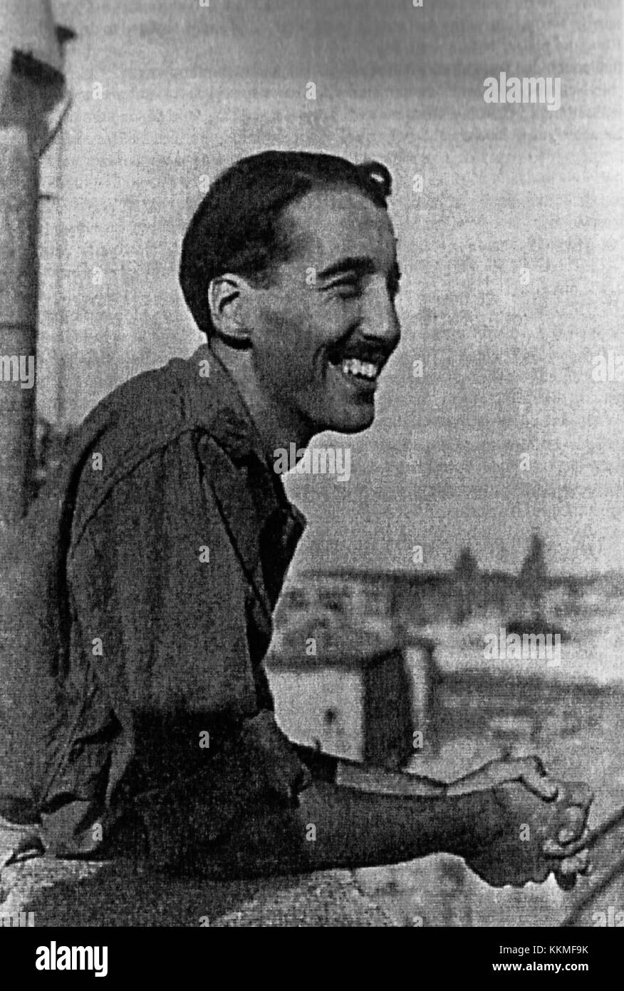 Christopher Lee, un attore leggendario noto per i suoi ruoli iconici in film horror e fantasy, è nato nel 1944. La sua lunga carriera nell'industria cinematografica ha lasciato un impatto significativo sul cinema e sulla cultura popolare, in particolare in generi come horror, fantasy e avventura. Foto Stock