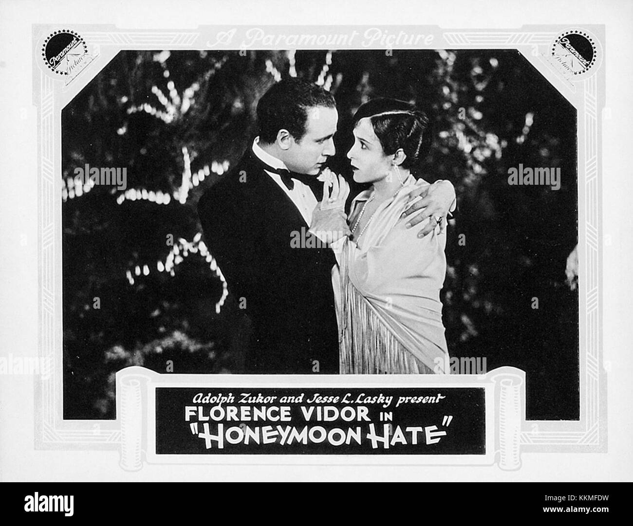 Il biglietto della lobby per il film del 1960 "Honeymoon Hate" presenta una scena drammatica del film, una commedia romantica che esplora il rapporto di una coppia sposata. Foto Stock
