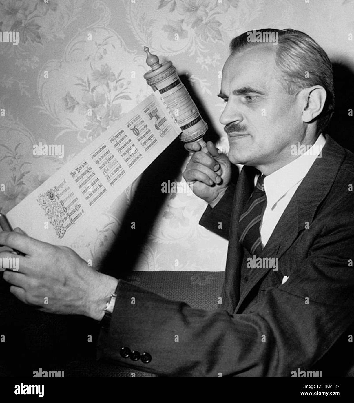 Arthur Compton è stato un fisico statunitense che ha contribuito in modo significativo alla comprensione della struttura atomica e ha vinto il Premio Nobel per la fisica nel 1927 per il suo lavoro sull'effetto Compton. Foto Stock