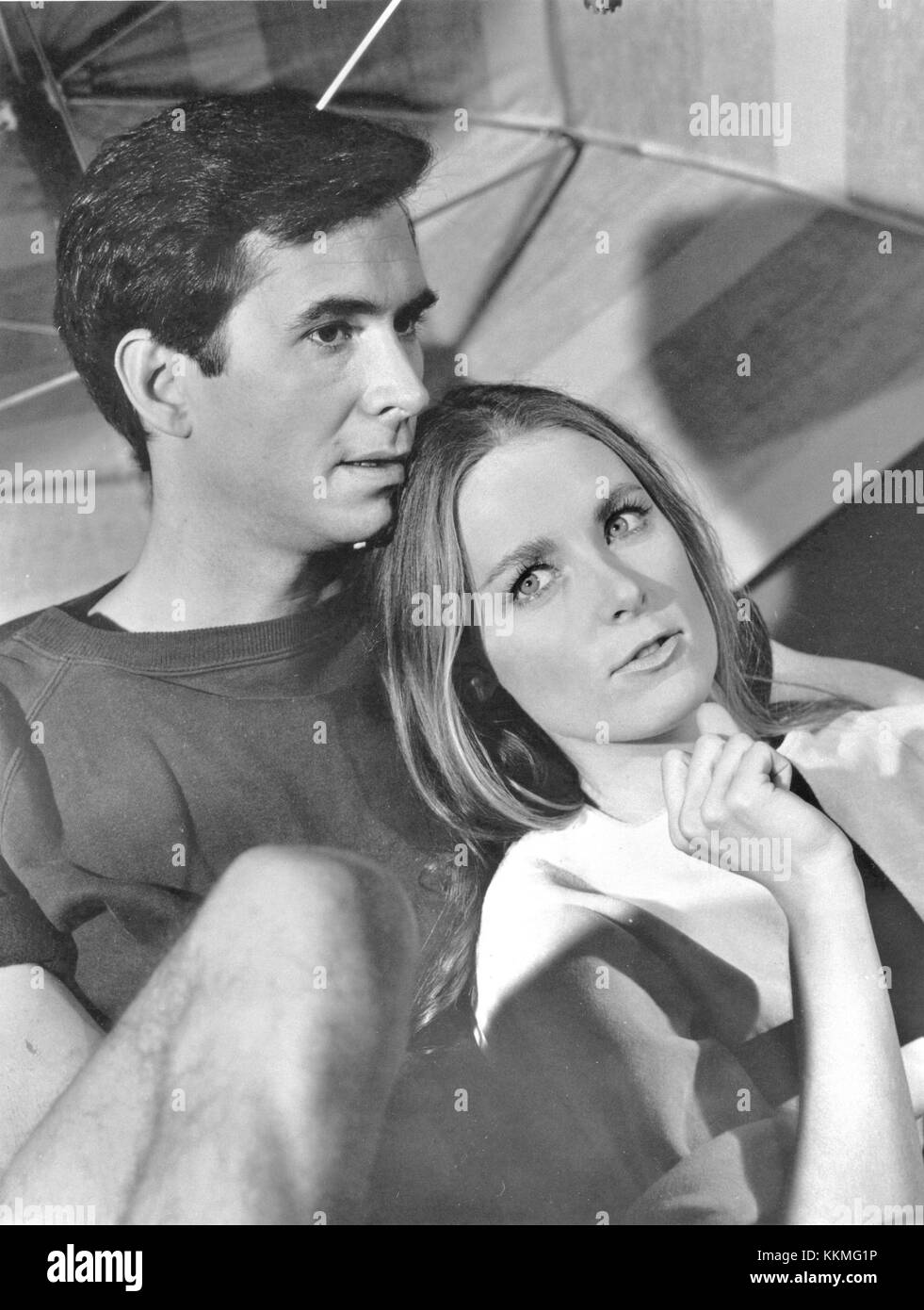 Questa immagine mostra la produzione del 1966 di 'Evening Primrose' con Anthony Perkins e Charmian Carr, uno speciale televisivo. Foto Stock