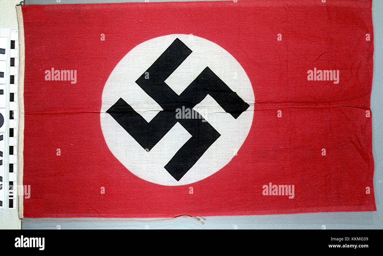 Il mercante tedesco nazista, utilizzato tra il 1935 e il 1945, era la bandiera volata dalle navi mercantili durante il regime nazista. Simboleggiava l'atmosfera militare e politica di quell'epoca, segnando un periodo storico significativo. Foto Stock