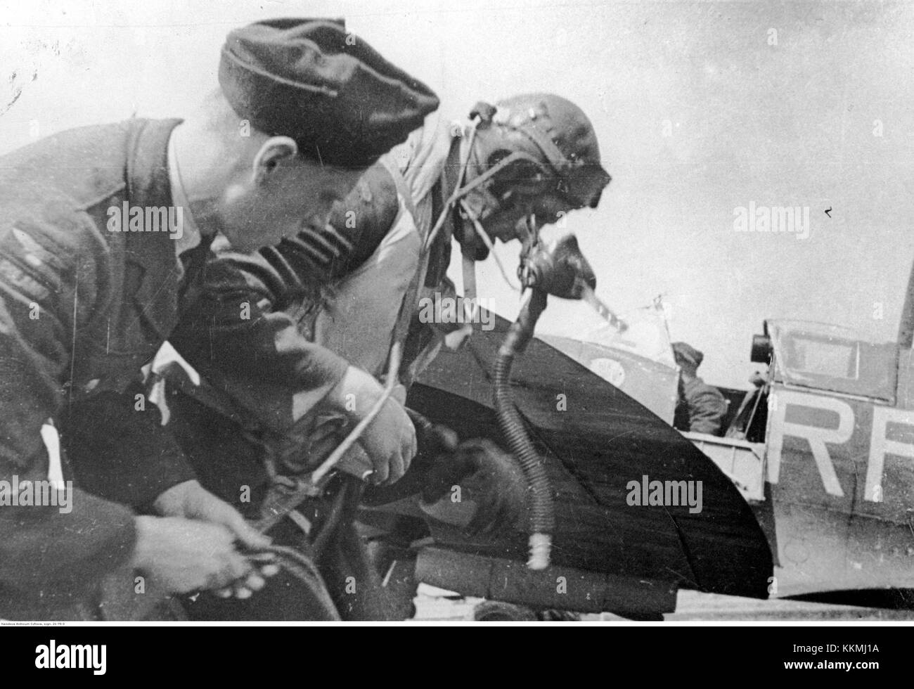 Il Supermarine Spitfire, iconico aereo da caccia britannico della seconda guerra mondiale, fu utilizzato dal 303 Squadron, con piloti e meccanici che contribuirono alla Battaglia d'Inghilterra e ad altre battaglie aeree fondamentali. Foto Stock
