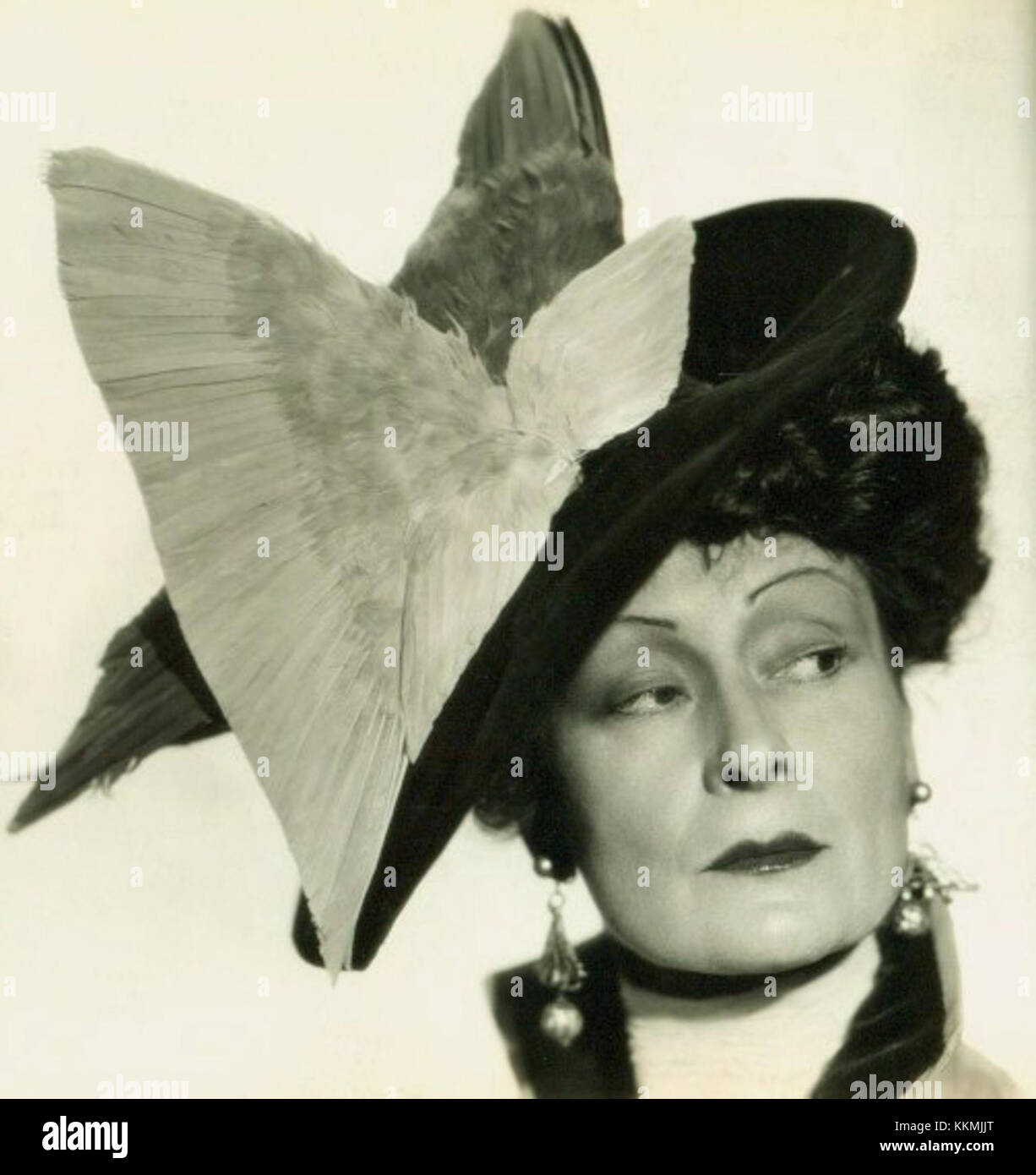 Rafaela Ottiano è presente nel film *She Done him Wrong*, una commedia americana del 1933. Interpreta un ruolo di supporto al fianco di Mae West, che interpreta il ruolo principale del film. Foto Stock