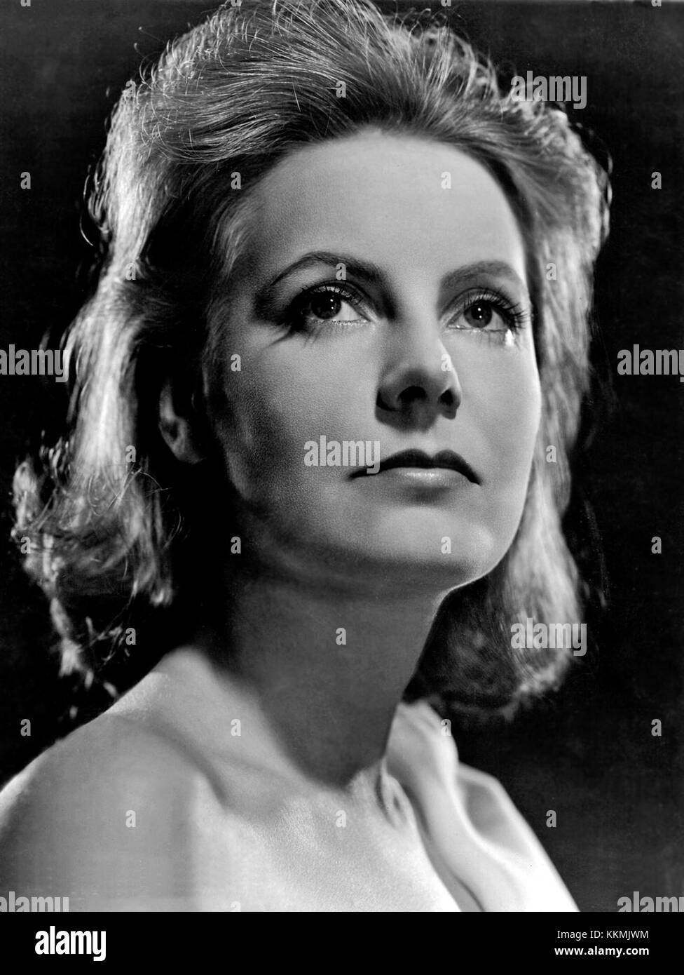 Il film del 1939 "Ninotchka" recita Greta Garbo in un ruolo comico, una deviazione dalle sue tipiche rappresentazioni drammatiche. Questa fotografia di Clarence Bull cattura Garbo in uno dei suoi momenti più iconici. Foto Stock