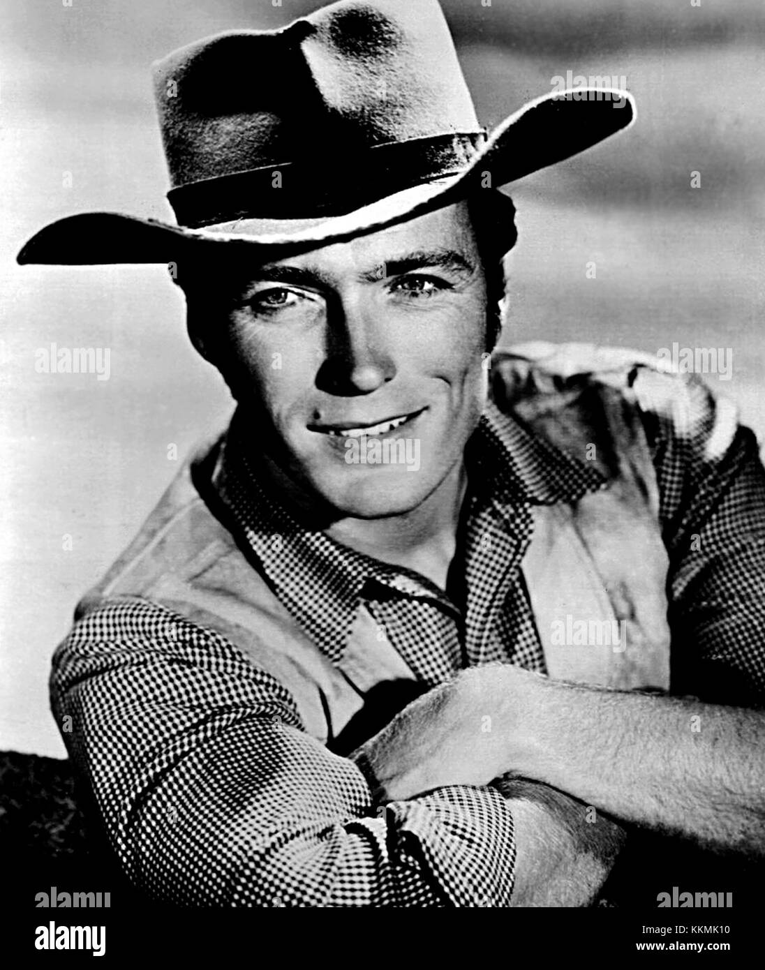 Immagine pubblicitaria di Clint Eastwood dallo show televisivo "Rawhide", una serie chiave della sua carriera, che mostra il suo ruolo di giovane attore in drammi occidentali. Foto Stock