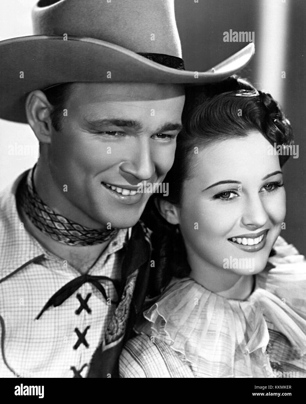Questa fotografia del 1938 mostra Roy Rogers, un famoso cantante e attore americano, noto per i suoi ruoli nei film occidentali e la sua carriera musicale. L'immagine cattura il suo aspetto durante l'apice della sua fama alla fine degli anni '1930 Foto Stock