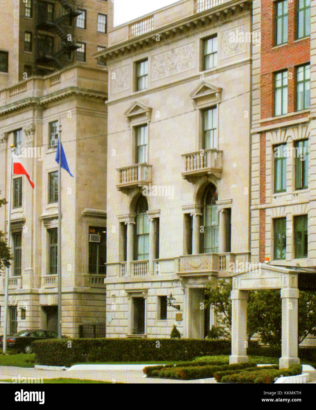 Fotografia del Consolato di Polonia, raffigurante l'esterno e la segnaletica dell'edificio, evidenziando il suo ruolo di missione diplomatica che rappresenta gli interessi della Polonia all'estero. Foto Stock