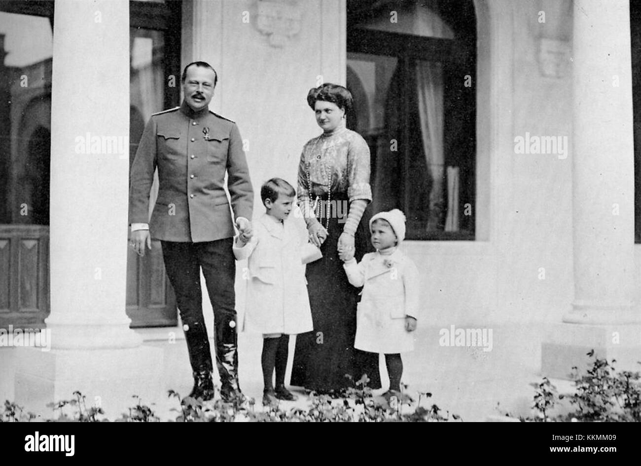 Granduca Ernest Luigi d'Assia con la famiglia a Tsarskoe Selo Foto Stock