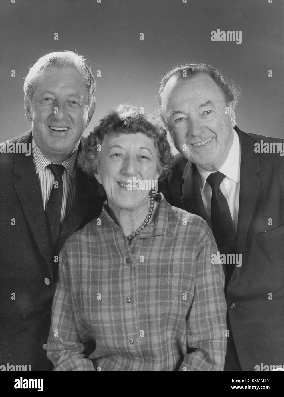 Nel 1970, i membri del cast Ray Bolger, Jack Haley e Margaret Hamilton si riunirono per un evento speciale. La riunione, che commemora l'iconico film "il mago di Oz", ha evidenziato i loro ruoli come lo Spaventapasseri, l'uomo di latta e la strega malvagia dell'Occidente nell'amato classico del 1939. Foto Stock