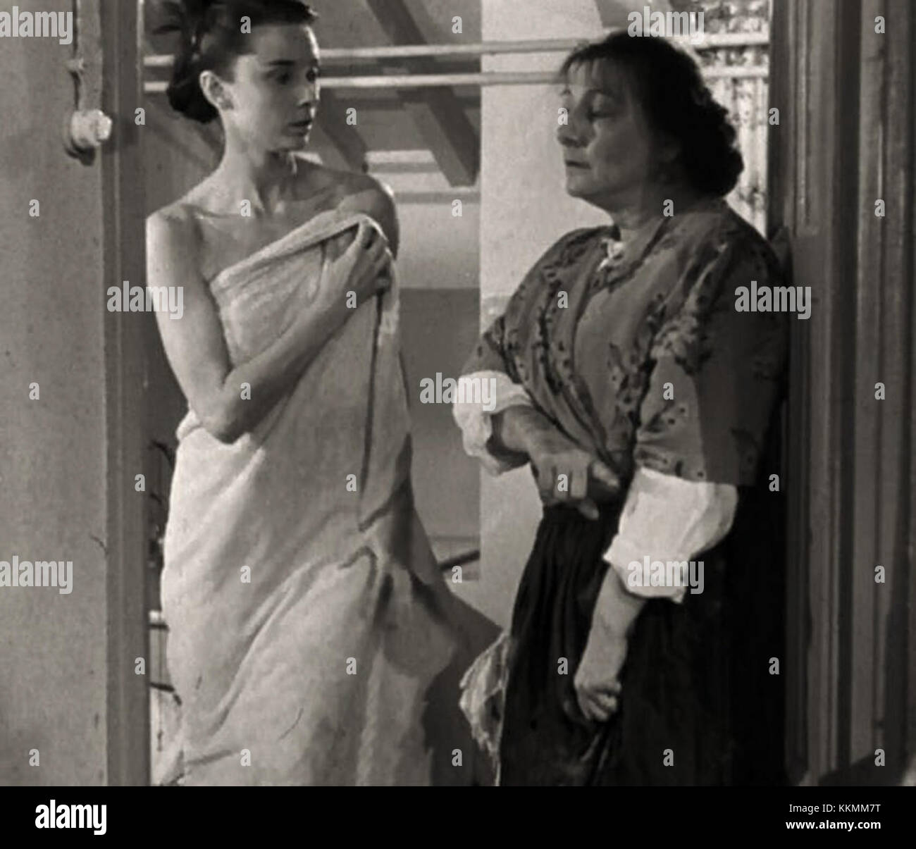 Audrey Hepburn e Paola Borboni hanno recitato insieme nel film del 1953 "Vacanze Romane", dove Hepburn ha interpretato una principessa che sfugge ai suoi doveri reali e vive la vita come una persona normale a Roma. Foto Stock