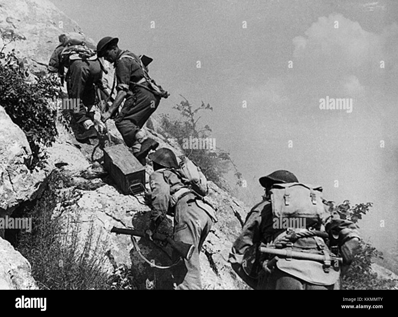 Il trasporto a Monte Cassino si riferisce alle operazioni logistiche e militari durante la battaglia di Monte Cassino nella seconda guerra mondiale. Queste operazioni furono cruciali per il successo degli Alleati in Italia, coinvolgendo la pianificazione strategica e significativi sforzi di trasporto. Foto Stock