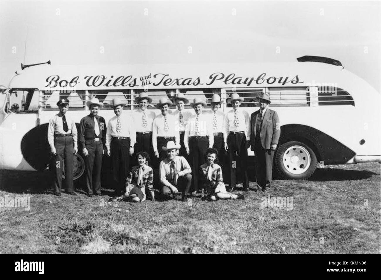 Una foto pubblicitaria ritagliata di Bob Wills e dei suoi Texas Playboys, una rinomata band swing occidentale nota per i loro contributi alla musica country. Foto Stock