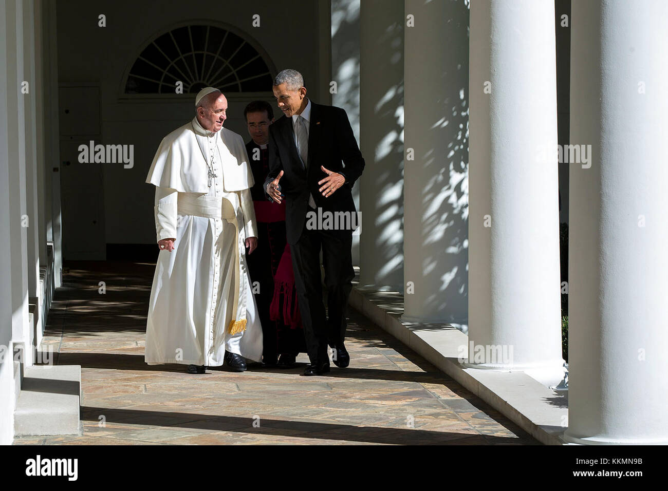 Sept. 23, 2015 "anche se ci sono stati molti momenti struggenti del presidente e il papa francesco da scegliere, ma questo telaio, come hanno camminato lungo il colonnato, è stato uno dei miei preferiti a causa della luce e il modo in cui il presidente è stato interagire con sua santità." (official white house photo by pete souza) Questo ufficiale della casa bianca fotografia viene reso disponibile solo per la pubblicazione da parte di organizzazioni di notizie e/o per uso personale la stampa dal soggetto(s) della fotografia. la fotografia non possono essere manipolati in alcun modo e non può essere utilizzata in ambienti commerciali o materiali politici, advertiseme Foto Stock