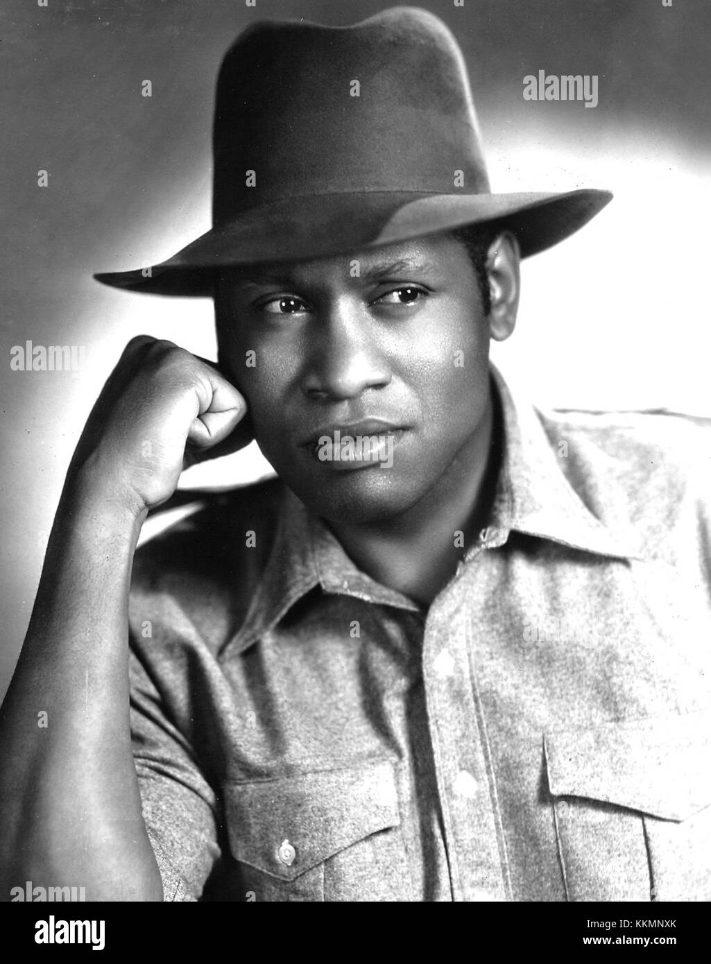 Questa immagine raffigura Paul Robeson, un influente attore, cantante e attivista afroamericano, degli anni '1930 Robeson era noto per i suoi contributi alle arti e ai diritti civili. Foto Stock