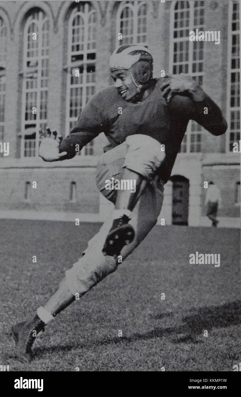 Bob Mann era un giocatore di football americano che gareggiava nella National Football League (NFL). La sua carriera includeva prestazioni notevoli e contributi alle squadre per cui giocava durante il suo mandato professionale. Foto Stock