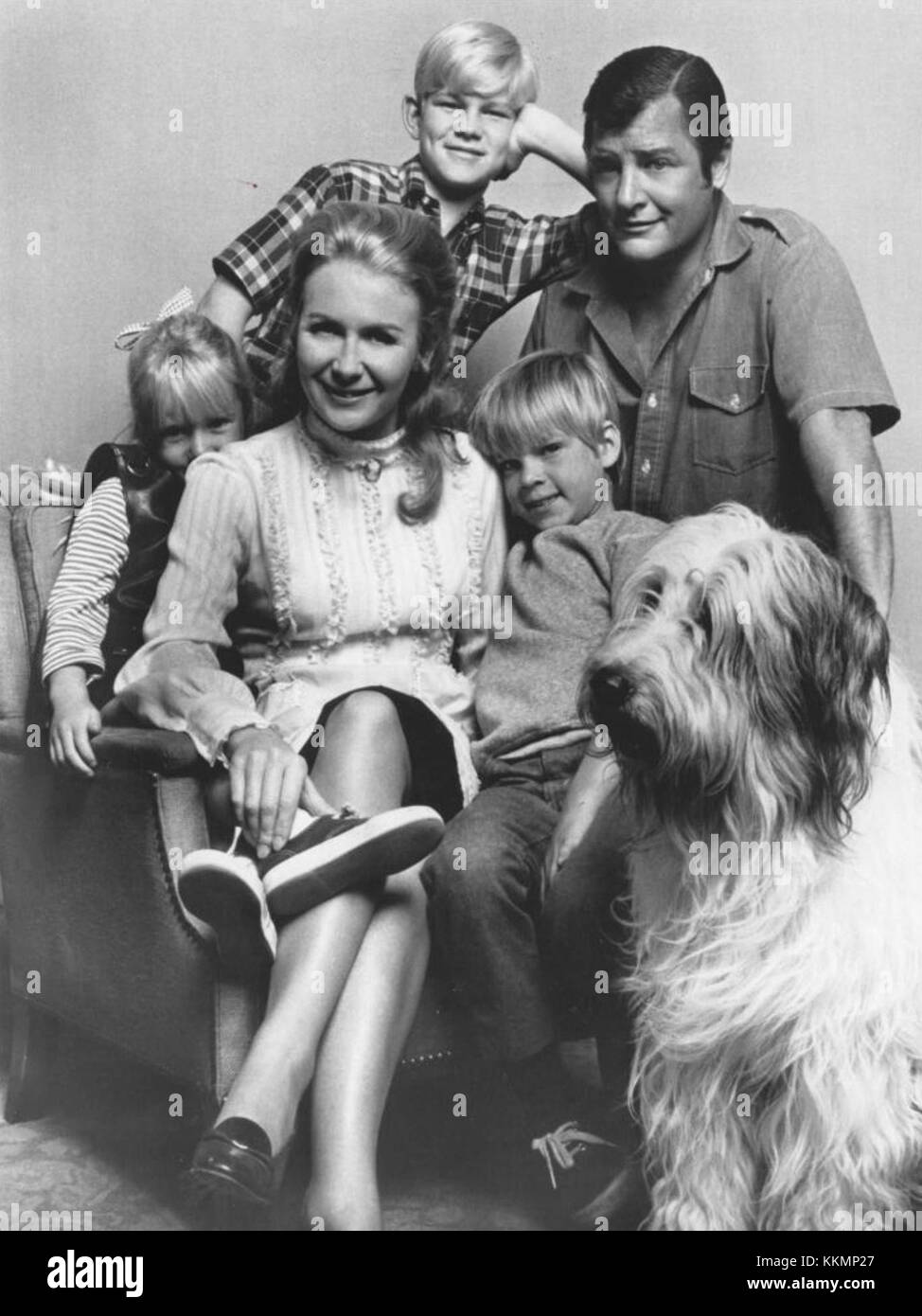 Il cast di "Nanny and the Professor" include David Doremus, Richard Long, Kim Richards, Juliet Mills, Trent Lehman, e Waldo. Questo show televisivo è stato presentato in anteprima il 21 gennaio 1969, offrendo una trama adatta alle famiglie. Foto Stock