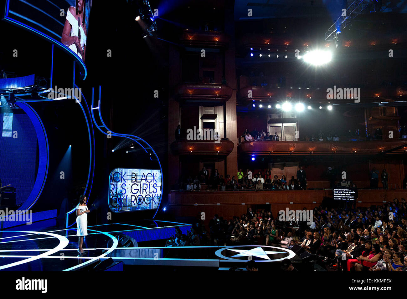 La first lady Michelle Obama offre commento durante il 'black girls rock! ' Evento presso il New Jersey Performing Arts Center di Newark, n.j., 28 marzo 2015. (Gazzetta white house foto da amanda lucidon) Questo ufficiale della casa bianca fotografia viene reso disponibile solo per la pubblicazione da parte di organizzazioni di notizie e/o per uso personale la stampa dal soggetto(s) della fotografia. la fotografia non possono essere manipolati in alcun modo e non può essere utilizzata in ambienti commerciali o materiali politici, pubblicità, e-mail, prodotti promozioni che in qualsiasi modo suggerisce di approvazione o approvazione del presidente, il Foto Stock