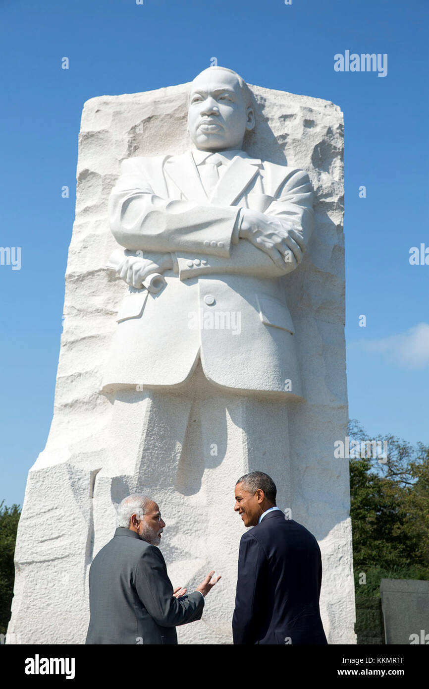 Il presidente Barack Obama e il primo ministro narendra modi dell India in visita il Martin Luther King Jr. memorial in Washington, d.c., sept. 30, 2014. Foto Stock