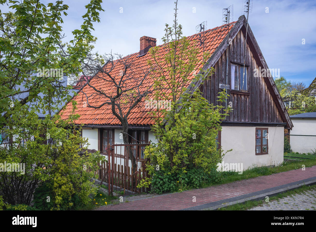 Casa in piccola città Jastarnia situato sulla penisola di Hel che separa la baia di Puck dal Mar Baltico in Voivodato Pomeraniano della Polonia Foto Stock