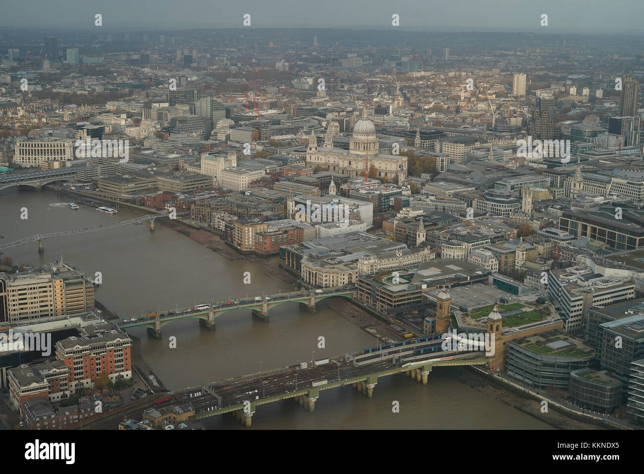 Viste di Londra prese dalla cima del shard, la capitale del Regno Unito è più alto edificio. photo data: mercoledì 22 novembre, 2017. foto: roger garfield/al Foto Stock
