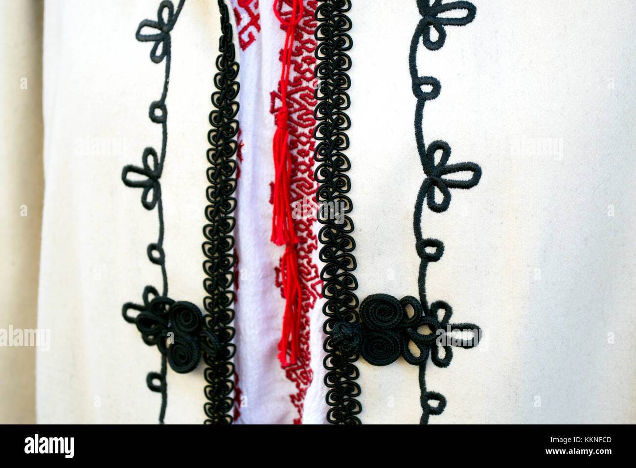 Dettagli close-up di un tradizionale costume rumeno e rivestire Foto Stock