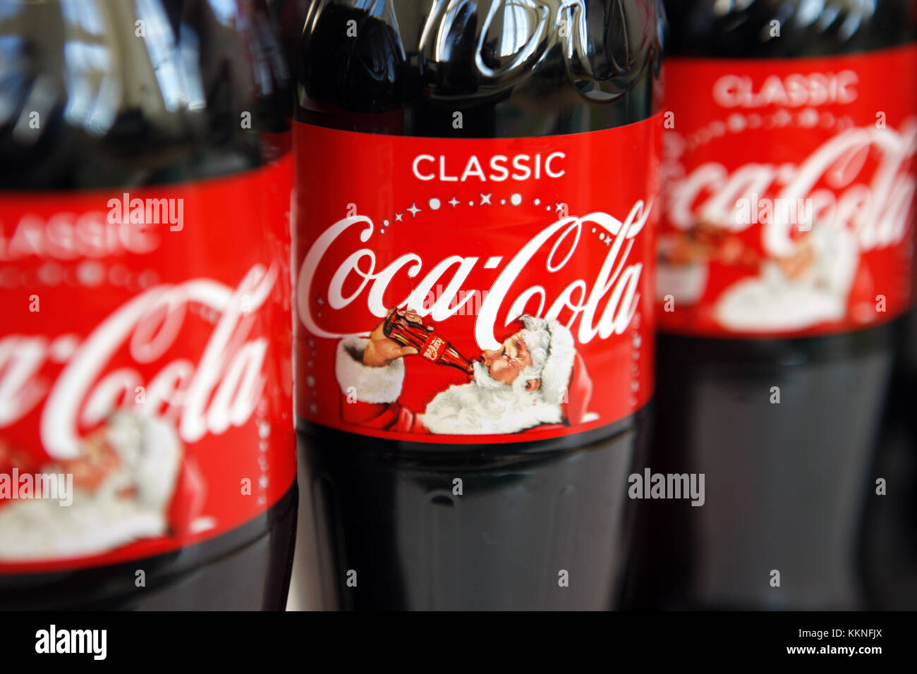 La Coca Cola Natale Etichetta Bottiglie Foto Stock Alamy