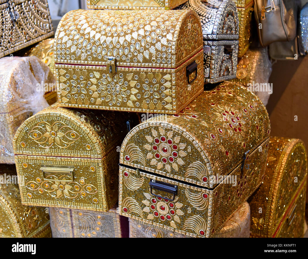 Oman muscat mutrah souk spose omani' scatole dote Foto Stock