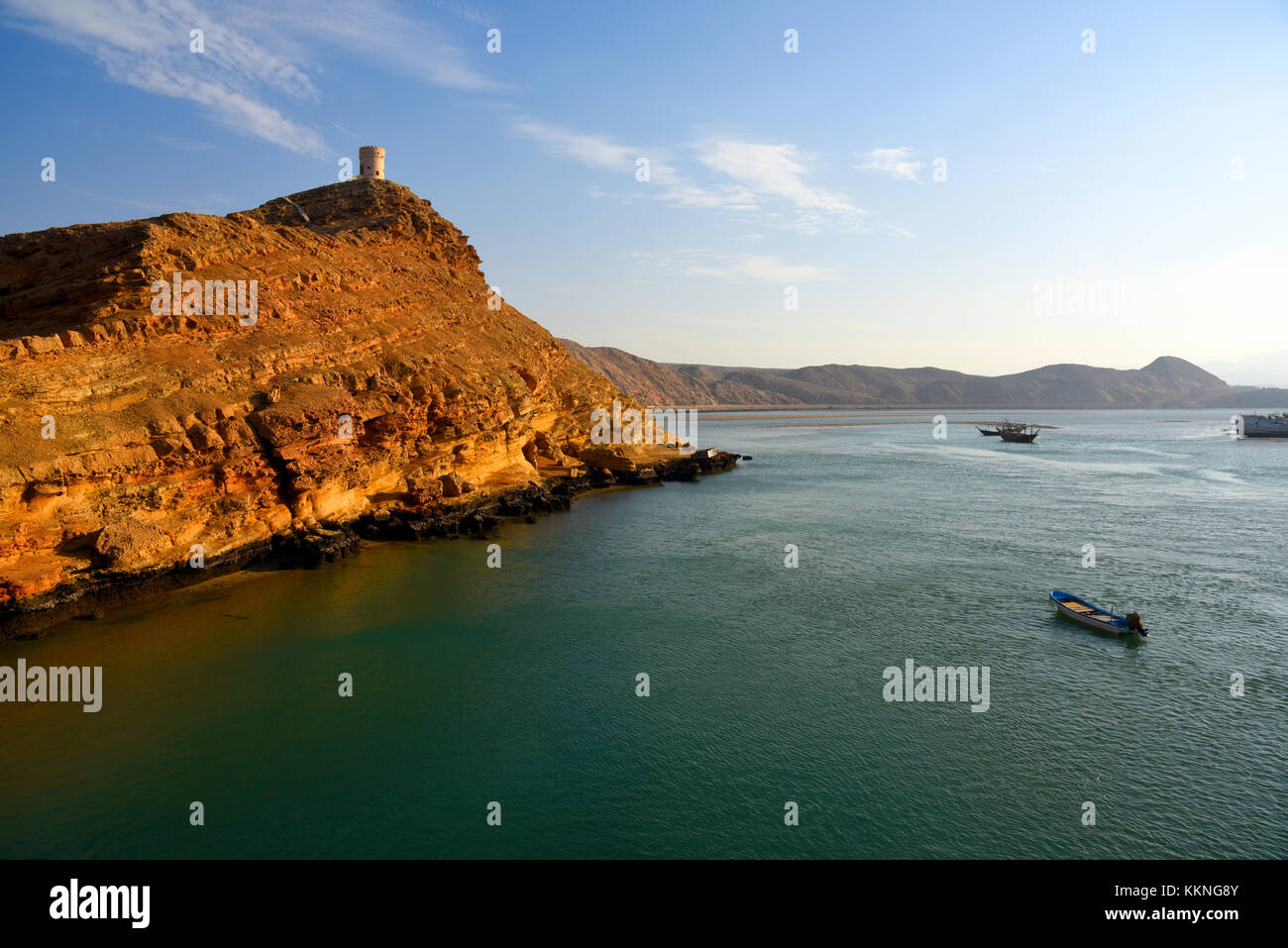 Oman sur le torri di guardia che si affaccia sul mare Foto Stock
