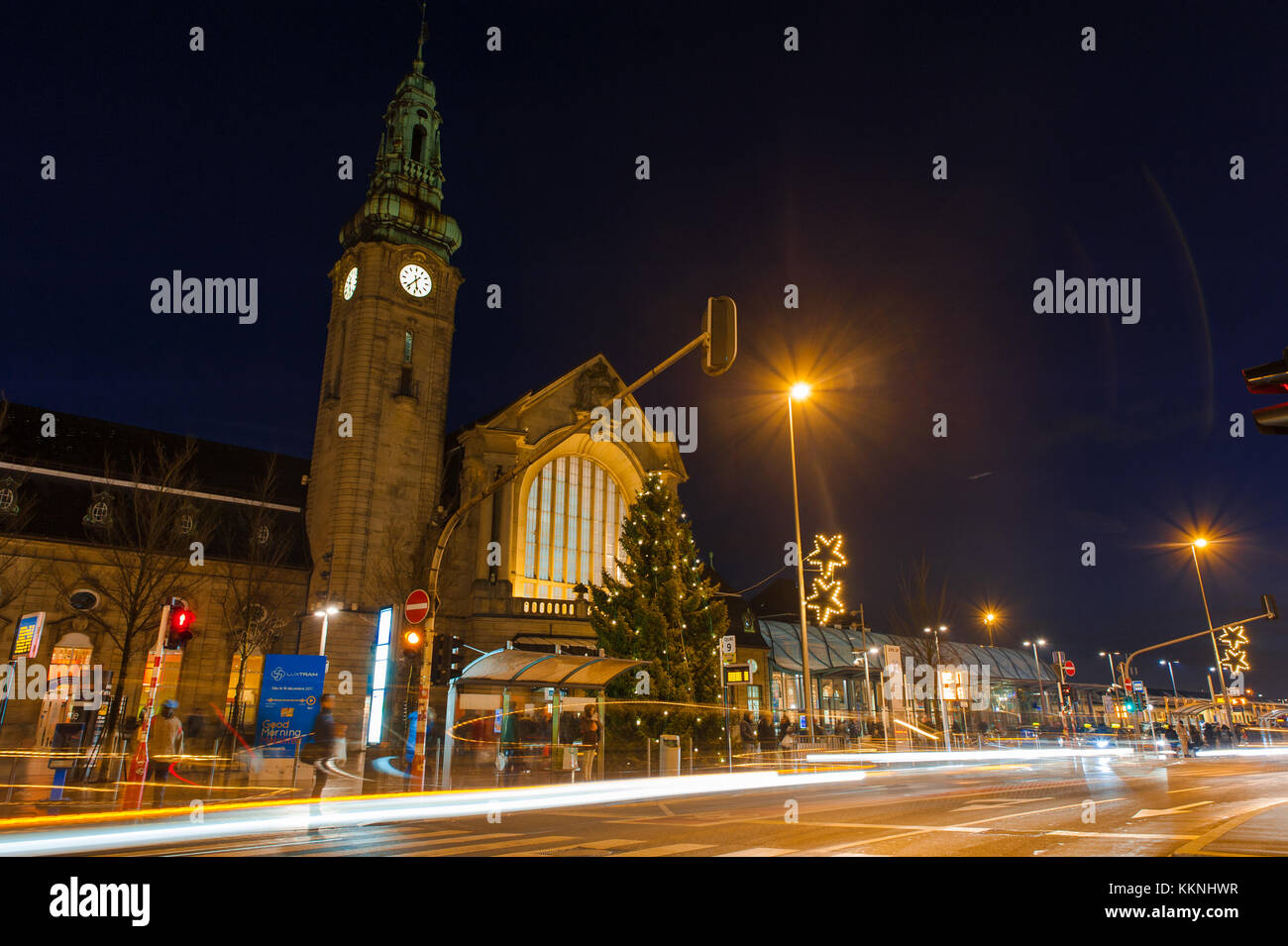 Una lunga esposizione sparare a Lussemburgo città stazione ferroviaria di notte, Lussemburgo Foto Stock