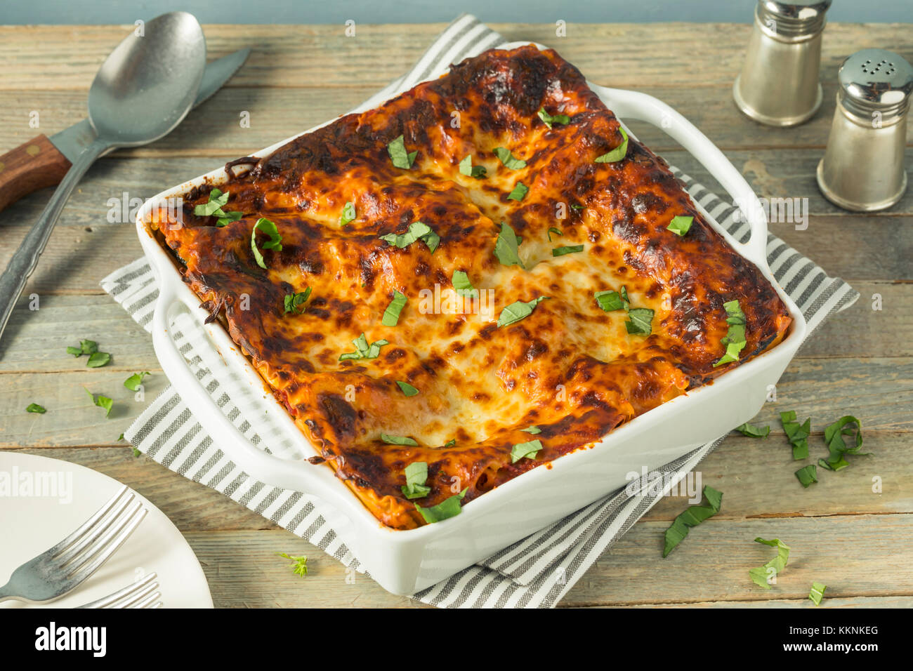 Saporito casalingo italiano lasagna di carne di manzo con formaggio e salsa Foto Stock