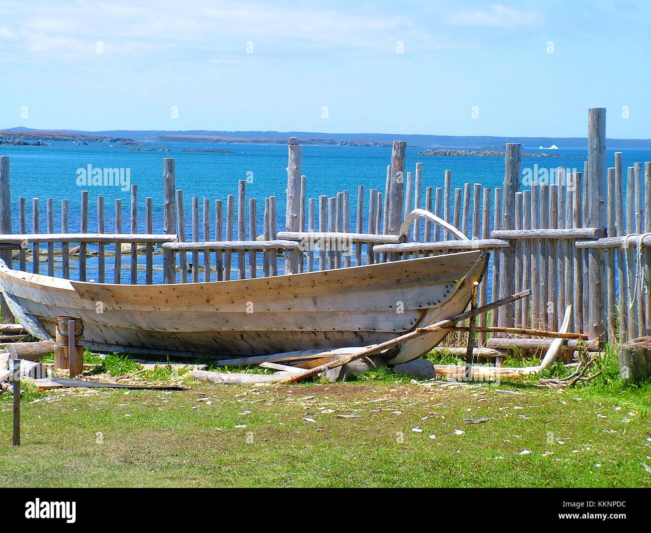Terranova, CA: L'Anse aux Meadows il 24 giugno 2011. Ri-creazione di un Viking longboat presso l'Anse aux Meadows. Foto Stock